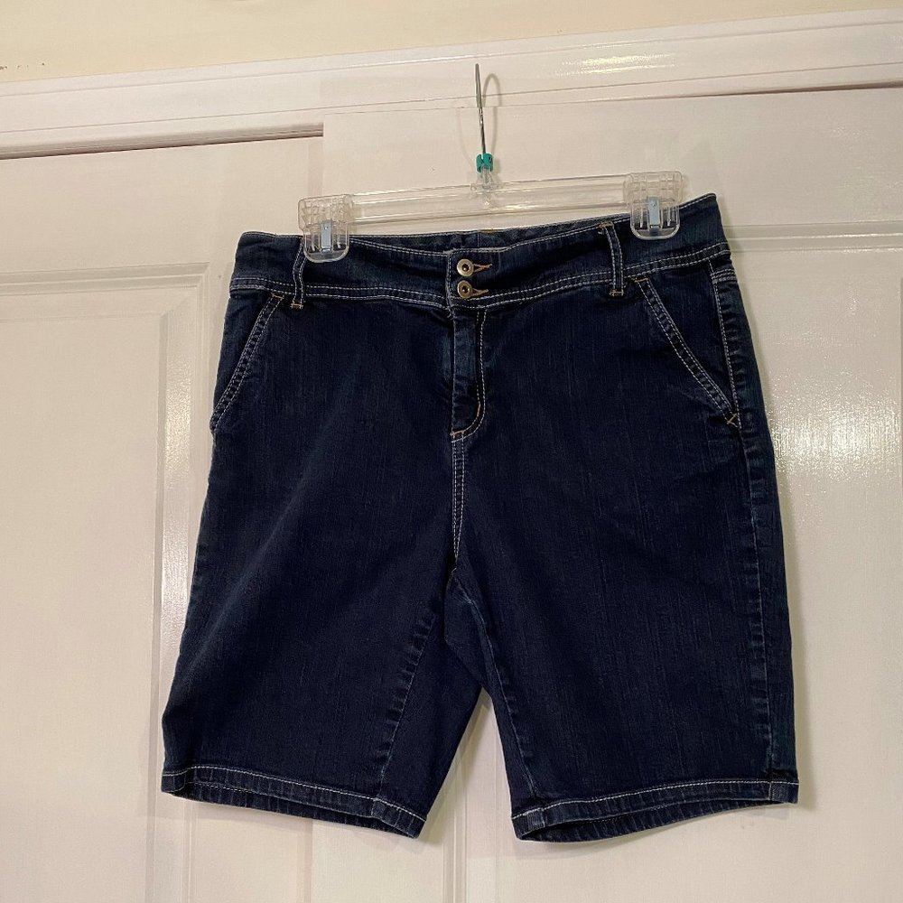 Chico's Platinum Blue Denim Shorts Ladies Size 0.5
